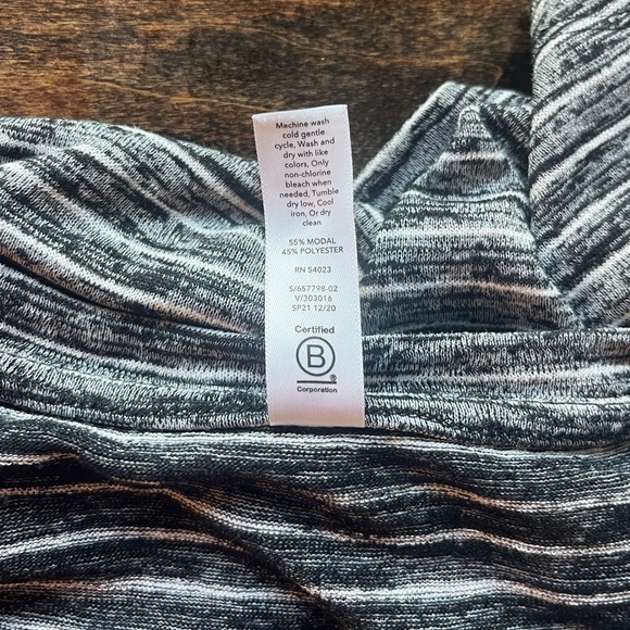 Athleta Breezy Tank Black/Gray/White stripes size M EUC‎ - Picture 5 of 9